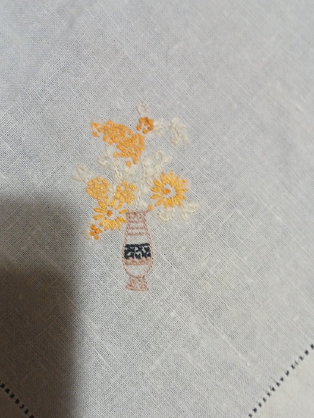 Embroidered Yellow Floral Vase Linen Cloth